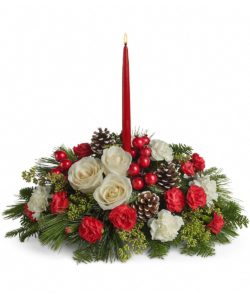 red, green, and white centerpiece iwth pinecones and 1 red candle